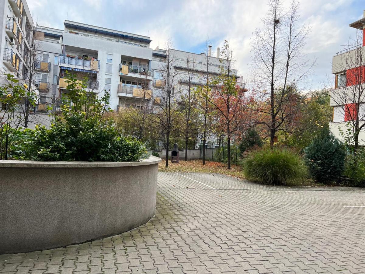 Center Budget Apartment Inside Free Parking Self Check-In Free Streaming Ac Balcony Budapest Esterno foto