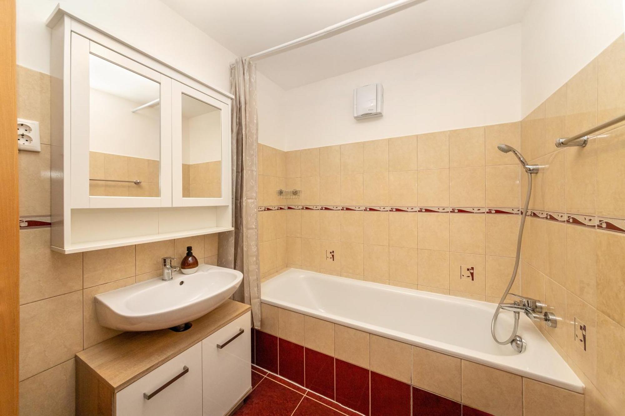 Center Budget Apartment Inside Free Parking Self Check-In Free Streaming Ac Balcony Budapest Esterno foto